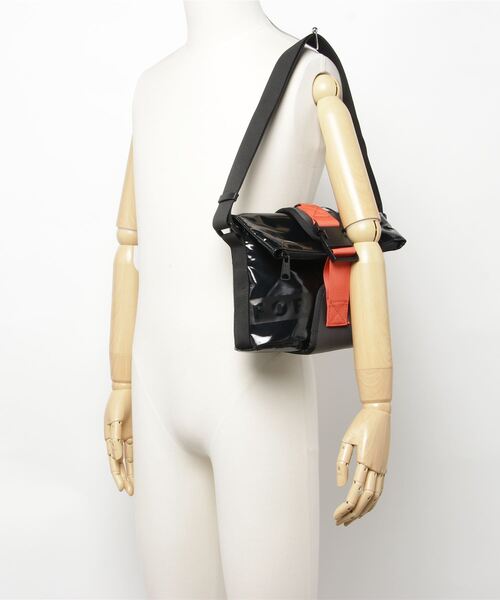 DIESEL（ディーゼル）の「メンズ ターポリン ショルダーバッグ（ショルダーバッグ・メンズ・ブラック・UNI）」の2枚目の写真