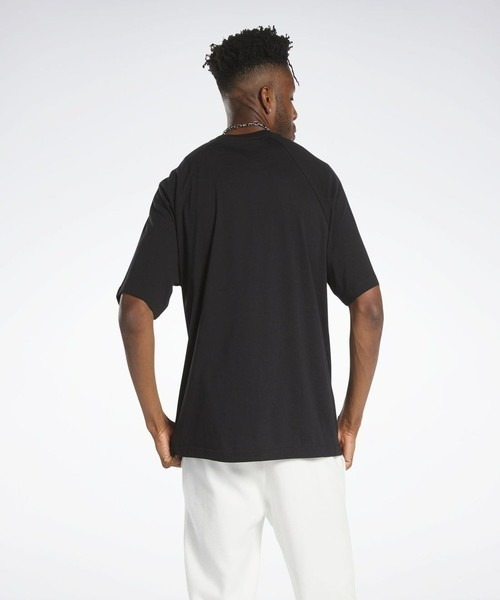 Reebok(リーボック)の「Tシャツ / CL WDE TEE(Tシャツ/カットソー・メンズ・ホワイト/ブラック・X-LARGE/XX-LARGE/XXX-LARGE/LARGE/MEDIUM/SMALL)」の4枚目の写真