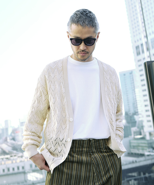 EDIFICE LA BOUCLE（エディフィスラブークル）の「【LA BOUCLE / ラブークル】Vネック カーディガン オープンワークニット（カーディガン/ボレロ・メンズ・ブラウン/ブラック/アイボリー・1/2）」の2枚目の写真