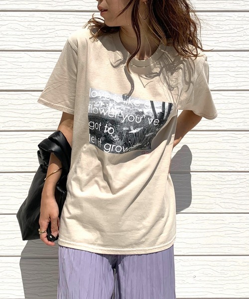 Q(キュー)の「Photo T(Tシャツ/カットソー・レディース・チャコールグレー/アイボリー/ベージュ/ベビーピンク・MEDIUM)」の4枚目の写真