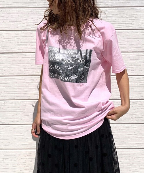 Q(キュー)の「Photo T(Tシャツ/カットソー・レディース・チャコールグレー/アイボリー/ベージュ/ベビーピンク・MEDIUM)」の1枚目の写真