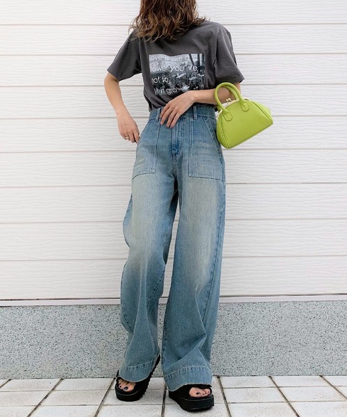 Q(キュー)の「Photo T(Tシャツ/カットソー・レディース・チャコールグレー/アイボリー/ベージュ/ベビーピンク・MEDIUM)」の13枚目の写真