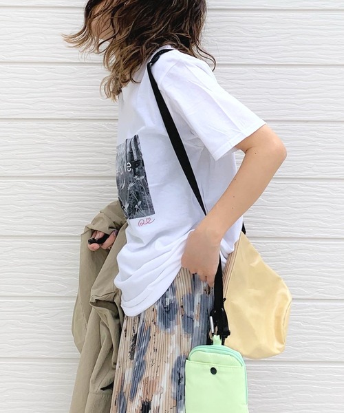 Q(キュー)の「Photo T(Tシャツ/カットソー・レディース・チャコールグレー/アイボリー/ベージュ/ベビーピンク・MEDIUM)」の8枚目の写真