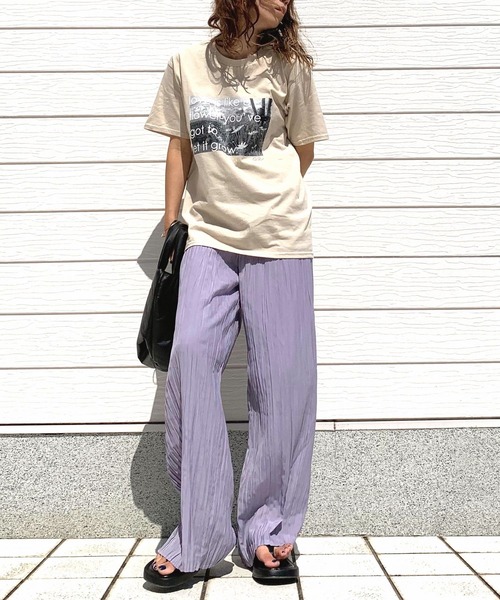 Q(キュー)の「Photo T(Tシャツ/カットソー・レディース・チャコールグレー/アイボリー/ベージュ/ベビーピンク・MEDIUM)」の17枚目の写真