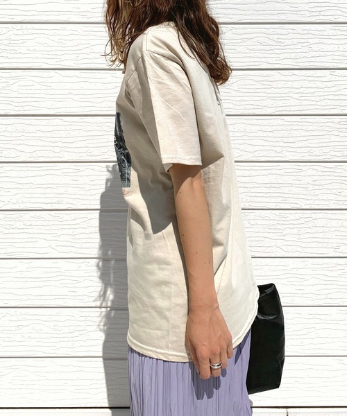 Q(キュー)の「Photo T(Tシャツ/カットソー・レディース・チャコールグレー/アイボリー/ベージュ/ベビーピンク・MEDIUM)」の14枚目の写真