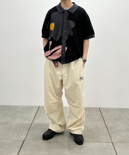 WHO'S WHO gallery（フーズフーギャラリー）の「BLESS YOU フラワーポロニット（ポロシャツ・メンズ・ネイビー/ベージュ/ブラック・FREE）」の5枚目の写真