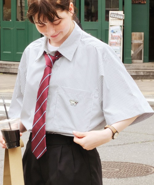 PENNEYS（ぺニーズ）の「PENNEYS/ペニーズ 別注 タイガーロゴ ワッペン刺繍 レギュラーカラーギンガムチェック半袖シャツ（シャツ/ブラウス・レディース・チャコールグレー/ブラック/グリーン/ブルー/レッド・FREE）」の3枚目の写真