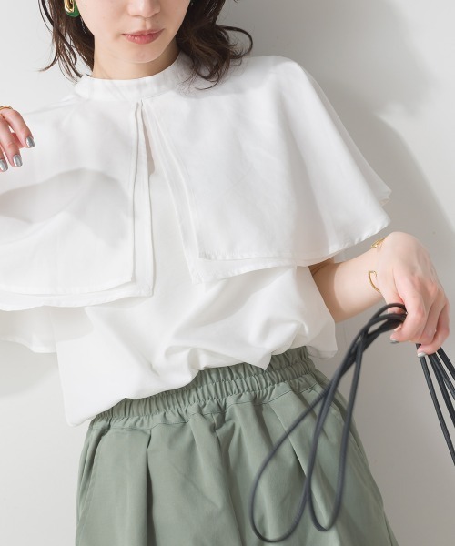 terrace（テラス）の「オーバーケープブラウス（シャツ/ブラウス・レディース・ブラック/グレイッシュベージュ/オフホワイト/オレンジ/カーキ/パープル/ブルー・MEDIUM）」の2枚目の写真