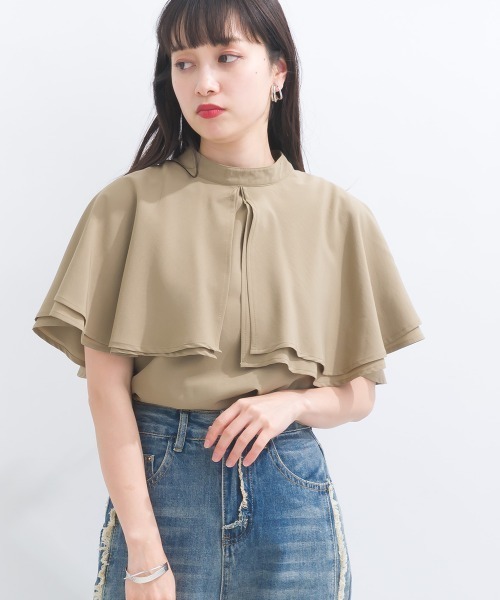 terrace（テラス）の「オーバーケープブラウス（シャツ/ブラウス・レディース・ブラック/グレイッシュベージュ/オフホワイト/オレンジ/カーキ/パープル/ブルー・MEDIUM）」の5枚目の写真