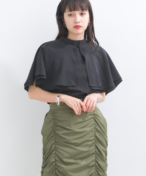terrace（テラス）の「オーバーケープブラウス（シャツ/ブラウス・レディース・ブラック/グレイッシュベージュ/オフホワイト/オレンジ/カーキ/パープル/ブルー・MEDIUM）」の3枚目の写真