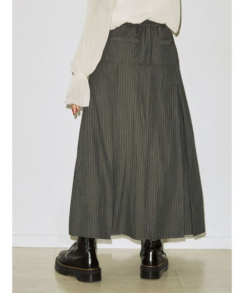jouetie（ジュエティ）の「タックプリーツベルトロングスカート（スカート・レディース・ブラック/グレー/イエロー・MEDIUM）」の18枚目の写真