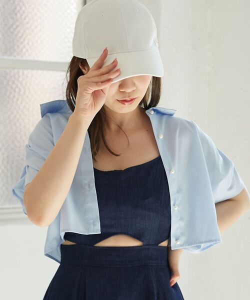 MAJESTIC LEGON(マジェスティックレゴン)の「パールボタンクロップドシャツ(シャツ/ブラウス・レディース・ピンク系その他2/レッド系その他2/オフホワイト/ブルー/ブルー系その他2・MEDIUM)」の2枚目の写真