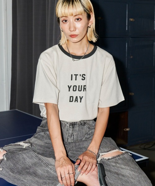 Auntie Rosa Holiday（アンティローザホリデー）の「フロントロゴリンガーT（Tシャツ/カットソー・レディース・オフホワイト/ベージュ・FREE）」の3枚目の写真