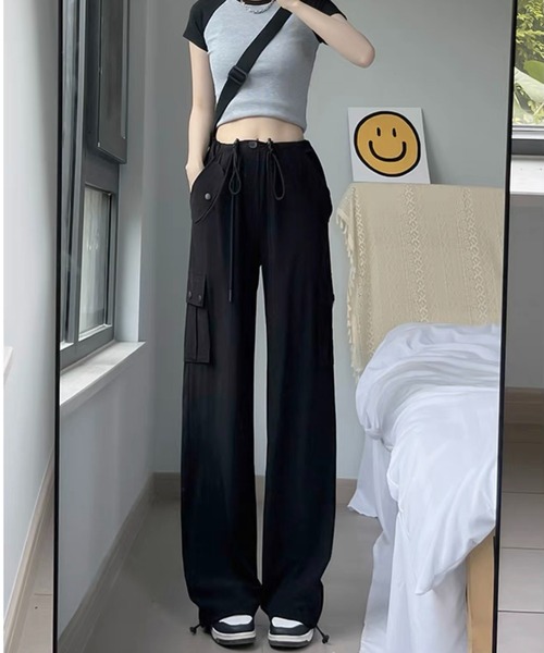 ROOPTOKYO(ループトウキョウ)の「▲NYLON CARGO PANTS / ナイロンカーゴパンツ パラシュートパンツ(カーゴパンツ・レディース・ブラック/グリーン/チャコールグレー/ベージュ・L/S/M)」の2枚目の写真