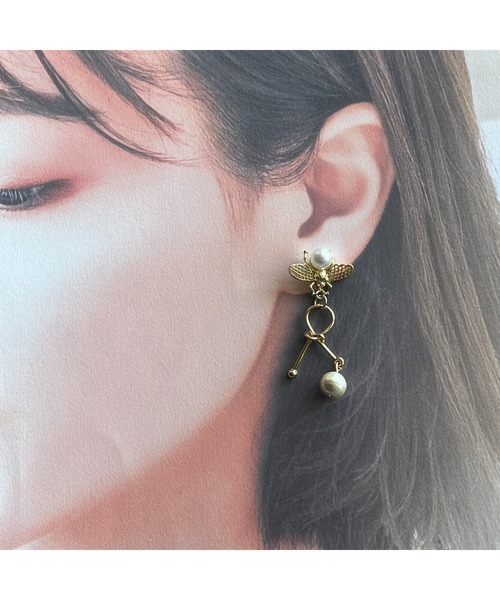 tone(トーン)の「【-lensa-】揺ら揺ら蛍ピアス(MA)(ピアス(両耳用)・レディース・ゴールド・FREE)」の2枚目の写真