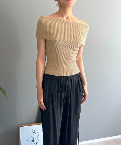 Jewelobe(ジュエローブ)の「オフショルダーリブニットトップス(ニット/セーター・レディース・ホワイト/ブラック/ベージュ・FREE)」の7枚目の写真