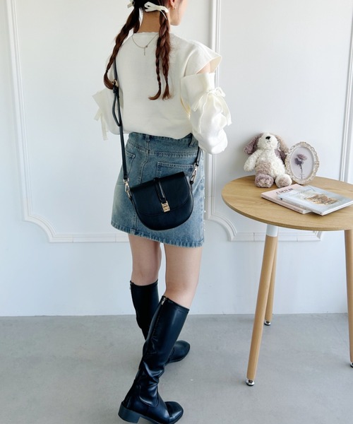 Loueme(ルエム)の「セミサークルフラップショルダーバッグ(ショルダーバッグ・レディース・ブラック/ホワイト/ブラウン・FREE)」の13枚目の写真