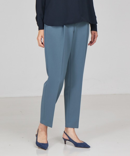 qualite（カリテ）の「ダブルクロスセンタープレスパンツ/秋服/冬服/オフィスカジュアル（スラックス・レディース・チャコールグレー/ブラック/グレイッシュベージュ/グレイッシュブルー・34/36/38/40）」の5枚目の写真