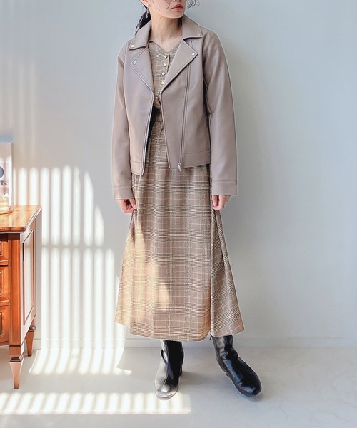 AS KNOW AS plus(アズノゥアズプラス)の「☆フェイクレザー レギュラーライダースジャケット(ライダースジャケット・レディース・ブラック/アイボリー/グレイッシュベージュ・FREE)」の16枚目の写真