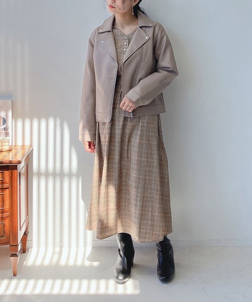 AS KNOW AS plus(アズノゥアズプラス)の「☆フェイクレザー レギュラーライダースジャケット(ライダースジャケット・レディース・ブラック/アイボリー/グレイッシュベージュ・FREE)」の17枚目の写真