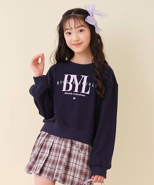 by LOVEiT(バイラビット)の「ボリューム袖プルオーバー(スウェット・キッズ・ラベンダー/エメラルド/ネイビー/オフホワイト・130cm/160cm/150cm/120cm/140cm)」の4枚目の写真