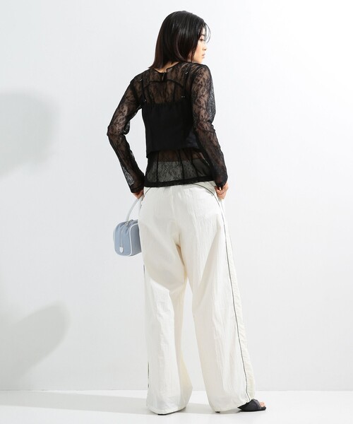 Ray BEAMS（レイビームス）の「Ray BEAMS / パイピング トラック パンツ（その他パンツ・レディース・オフホワイト/ネイビー・0/1）」の5枚目の写真