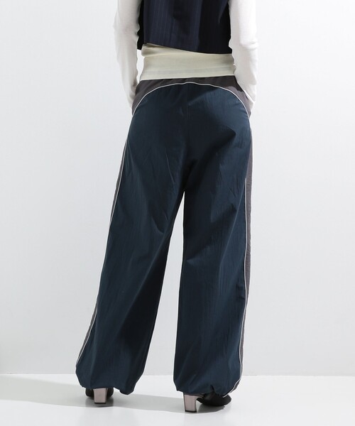 Ray BEAMS（レイビームス）の「Ray BEAMS / パイピング トラック パンツ（その他パンツ・レディース・オフホワイト/ネイビー・0/1）」の19枚目の写真