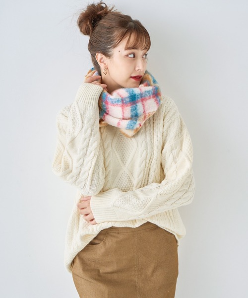 macocca(マコッカ)の「再生ポリエステル 太フリンジ ふわもこシャギーマフラー アクセントチェック柄(ストール/ショール・レディース・イエロー×グリーン/アイボリー/ブラウン・FREE)」の2枚目の写真