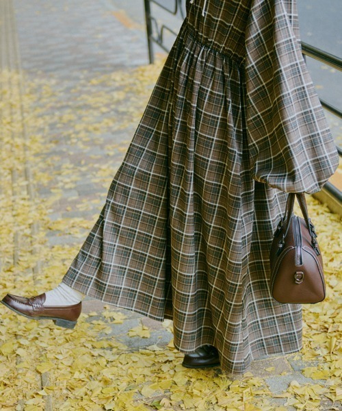 kutir（クティール）の「【クティールとレトロ】アソートダブルカラーワンピース（ワンピース・レディース・ブラウン/レッド/グリーン・SMALL/MEDIUM/LARGE）」の12枚目の写真