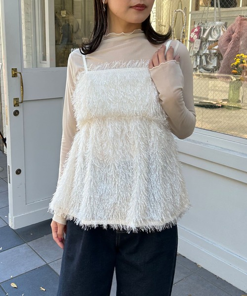 INGNI（イング）の「フェザーキャミビスチェ＋シアートップス／SET（アンサンブル・レディース・グレー/オフホワイト/ブラック・M）」の6枚目の写真