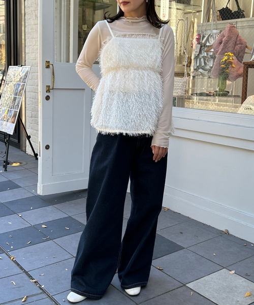 INGNI（イング）の「フェザーキャミビスチェ＋シアートップス／SET（アンサンブル・レディース・グレー/オフホワイト/ブラック・M）」の4枚目の写真