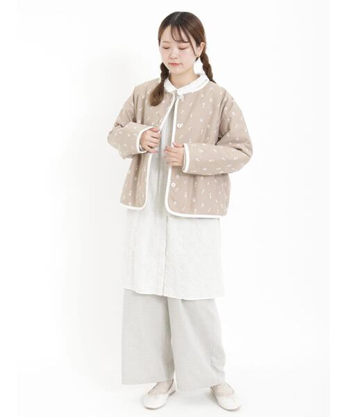 Samansa Mos2（サマンサ モスモス）の「中綿刺繍パイピングジャケット（ノーカラージャケット・レディース・モカ/オフホワイト/ブラック・F）」の15枚目の写真