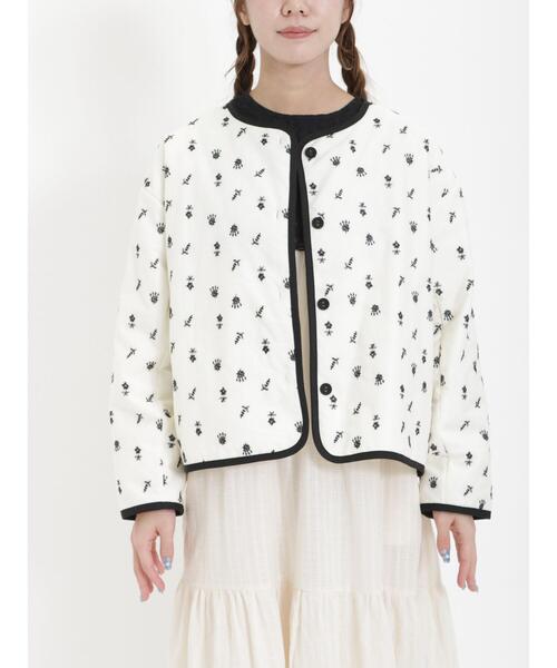 Samansa Mos2（サマンサ モスモス）の「中綿刺繍パイピングジャケット（ノーカラージャケット・レディース・モカ/オフホワイト/ブラック・F）」の9枚目の写真