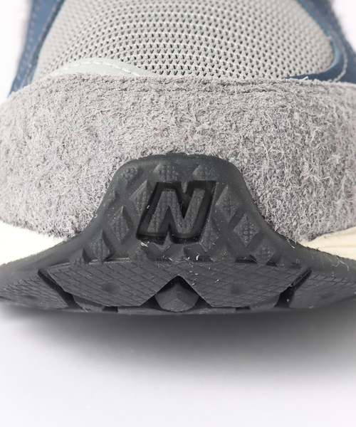 EDIFICE(エディフィス)の「【New Balance / ニューバランス】M2002REL(スニーカー・メンズ・チャコールグレー・27.5cm/28cm/25.5cm/26cm/26.5cm/27cm)」の2枚目の写真