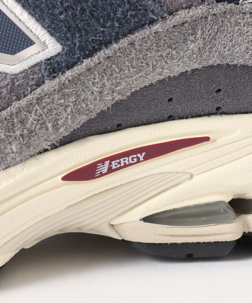 EDIFICE(エディフィス)の「【New Balance / ニューバランス】M2002REL(スニーカー・メンズ・チャコールグレー・27.5cm/28cm/25.5cm/26cm/26.5cm/27cm)」の9枚目の写真