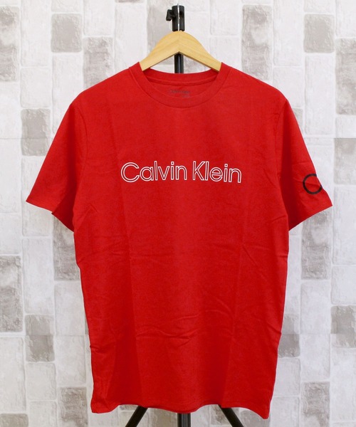 Calvin Klein(カルバン・クライン)の「CK トラベリングロゴ クルーネック 半袖Tシャツ ss traveling logo crewneck tee(Tシャツ/カットソー・メンズ・レッド/ホワイト/ブラック/ホワイト系その他4・M/XL/L/S)」の4枚目の写真