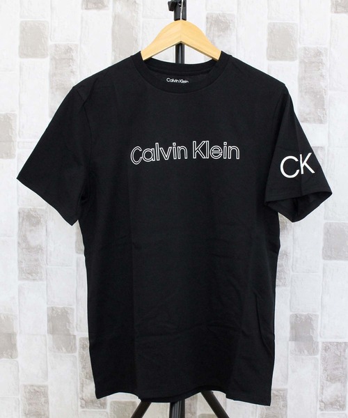 Calvin Klein(カルバン・クライン)の「CK トラベリングロゴ クルーネック 半袖Tシャツ ss traveling logo crewneck tee(Tシャツ/カットソー・メンズ・レッド/ホワイト/ブラック/ホワイト系その他4・M/XL/L/S)」の3枚目の写真