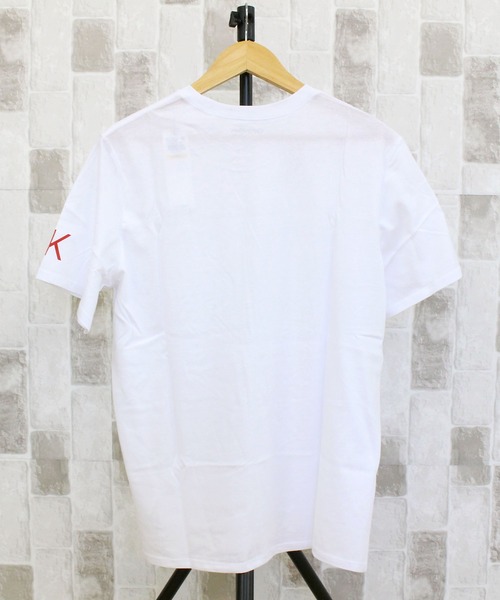Calvin Klein(カルバン・クライン)の「CK トラベリングロゴ クルーネック 半袖Tシャツ ss traveling logo crewneck tee(Tシャツ/カットソー・メンズ・レッド/ホワイト/ブラック/ホワイト系その他4・M/XL/L/S)」の13枚目の写真