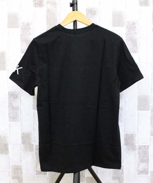 Calvin Klein(カルバン・クライン)の「CK トラベリングロゴ クルーネック 半袖Tシャツ ss traveling logo crewneck tee(Tシャツ/カットソー・メンズ・レッド/ホワイト/ブラック/ホワイト系その他4・M/XL/L/S)」の10枚目の写真