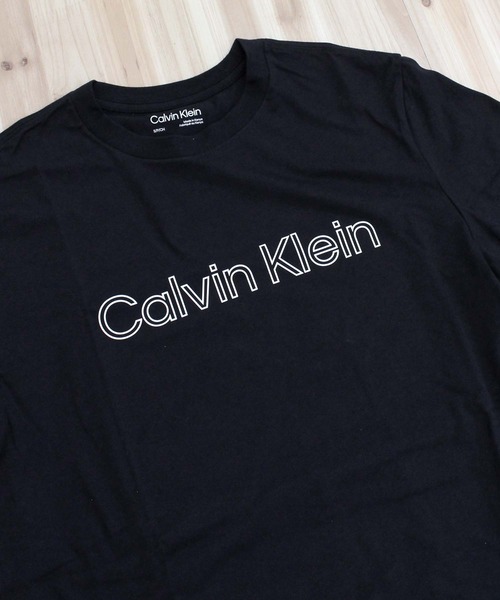 Calvin Klein(カルバン・クライン)の「CK トラベリングロゴ クルーネック 半袖Tシャツ ss traveling logo crewneck tee(Tシャツ/カットソー・メンズ・レッド/ホワイト/ブラック/ホワイト系その他4・M/XL/L/S)」の11枚目の写真