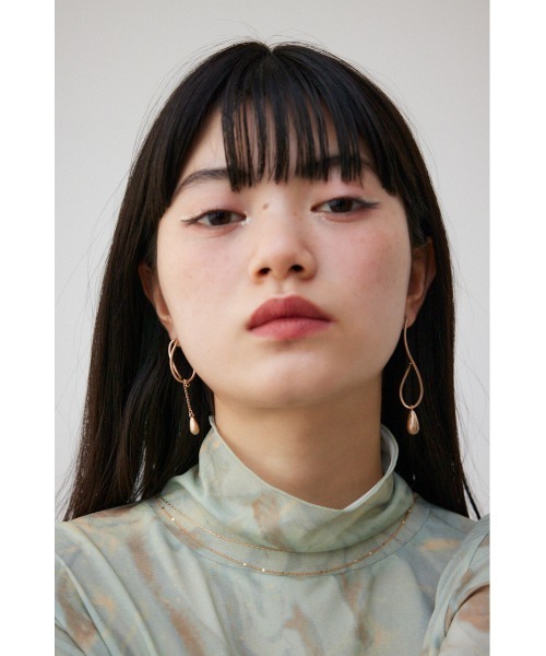 AZUL by moussy(アズールバイマウジー)の「ダルメタルアシンメトリードロップモチーフピアス(ピアス(両耳用)・レディース・シルバー/ゴールド系その他・FREE)」の9枚目の写真