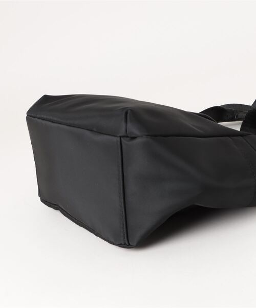 Arnold Palmer(アーノルドパーマー)の「撥水 フラップ 2WAY トートバッグ(トートバッグ・レディース・ベージュ/ブラック・F)」の12枚目の写真