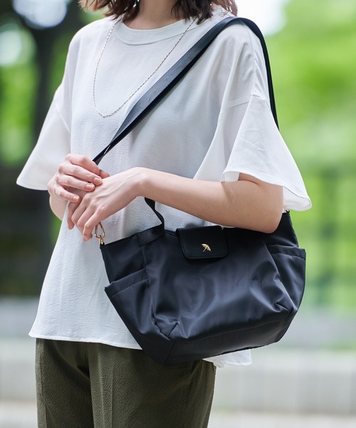 Arnold Palmer(アーノルドパーマー)の「撥水 フラップ 2WAY トートバッグ(トートバッグ・レディース・ベージュ/ブラック・F)」の1枚目の写真