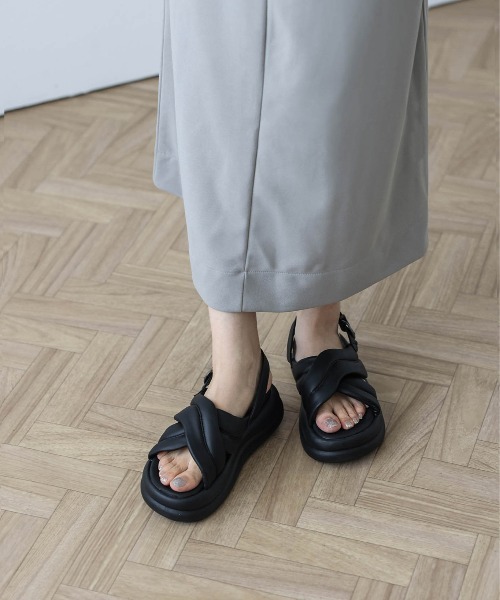 AMELY（エミリー）の「クロスベルトサンダル（サンダル・レディース・ブラック/ホワイト/シルバー・40/38/39/35/36/37）」の4枚目の写真