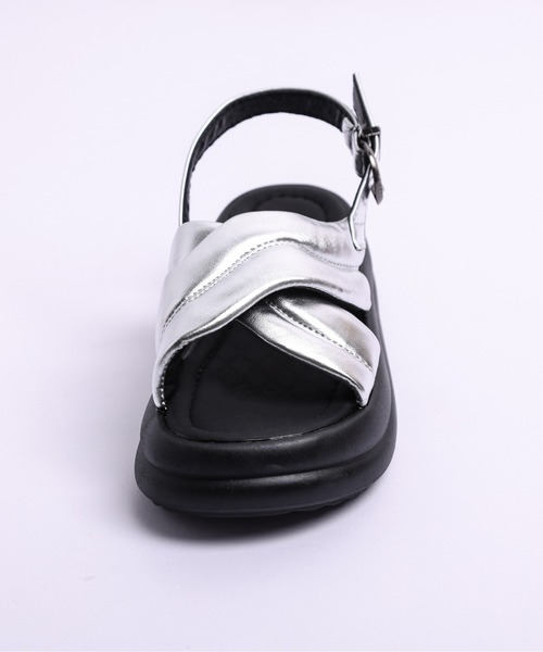 AMELY（エミリー）の「クロスベルトサンダル（サンダル・レディース・ブラック/ホワイト/シルバー・40/38/39/35/36/37）」の19枚目の写真