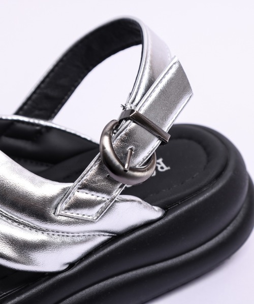 AMELY（エミリー）の「クロスベルトサンダル（サンダル・レディース・ブラック/ホワイト/シルバー・40/38/39/35/36/37）」の14枚目の写真