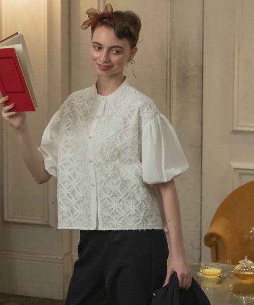 BONLECILL noir（ボンルシールノワール）の「【BONLECILL noir】フラワーレース 異素材ドッキングバルーンスリーブブラウス（シャツ/ブラウス・レディース・オフホワイト/ブラック・FREE）」の3枚目の写真