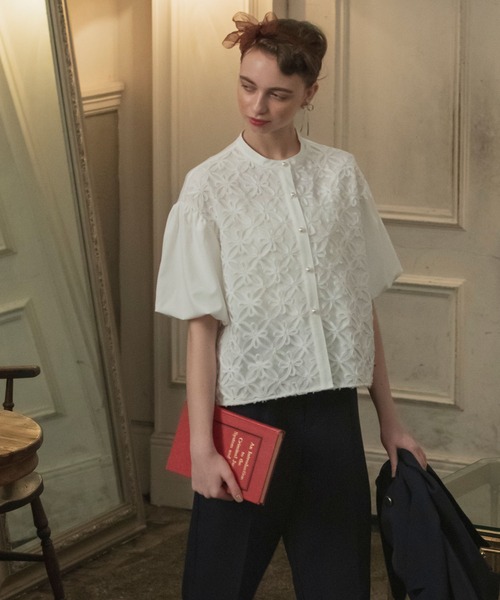 BONLECILL noir（ボンルシールノワール）の「【BONLECILL noir】フラワーレース 異素材ドッキングバルーンスリーブブラウス（シャツ/ブラウス・レディース・オフホワイト/ブラック・FREE）」の6枚目の写真