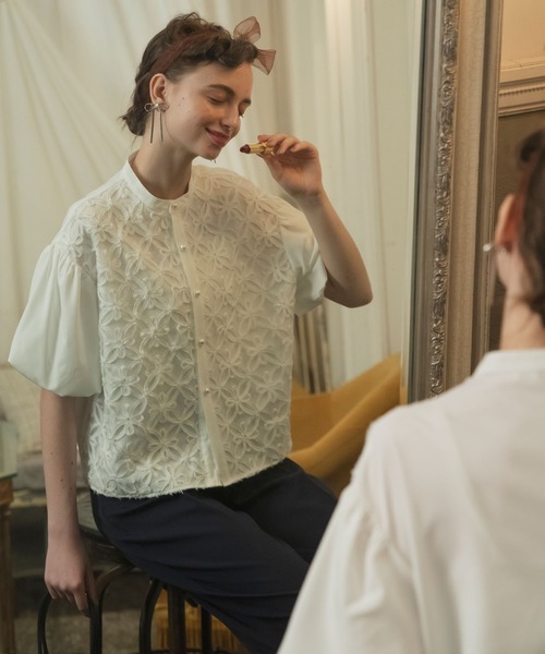 BONLECILL noir（ボンルシールノワール）の「【BONLECILL noir】フラワーレース 異素材ドッキングバルーンスリーブブラウス（シャツ/ブラウス・レディース・オフホワイト/ブラック・FREE）」の7枚目の写真