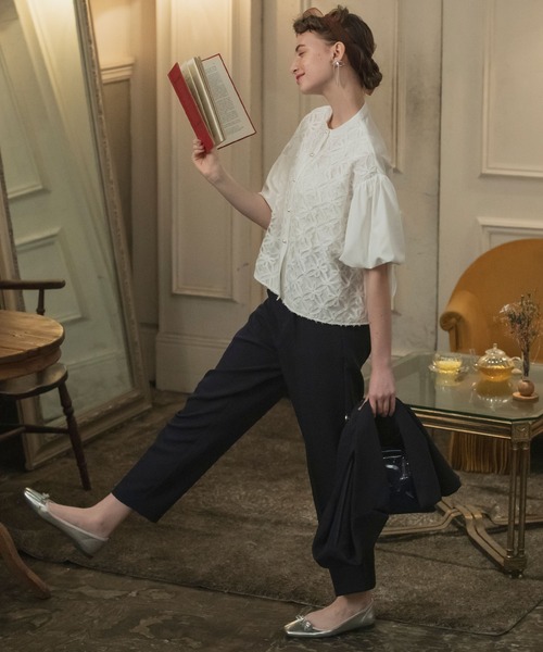 BONLECILL noir（ボンルシールノワール）の「【BONLECILL noir】フラワーレース 異素材ドッキングバルーンスリーブブラウス（シャツ/ブラウス・レディース・オフホワイト/ブラック・FREE）」の16枚目の写真